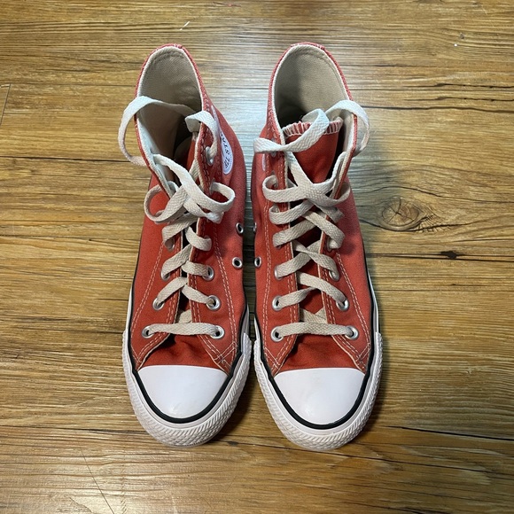 Converse - Picture 1 of 4